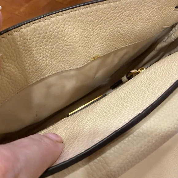 VGUC Tory Burch Ivory Crossbody Bag with Gold Accents - Picture 10 of 12